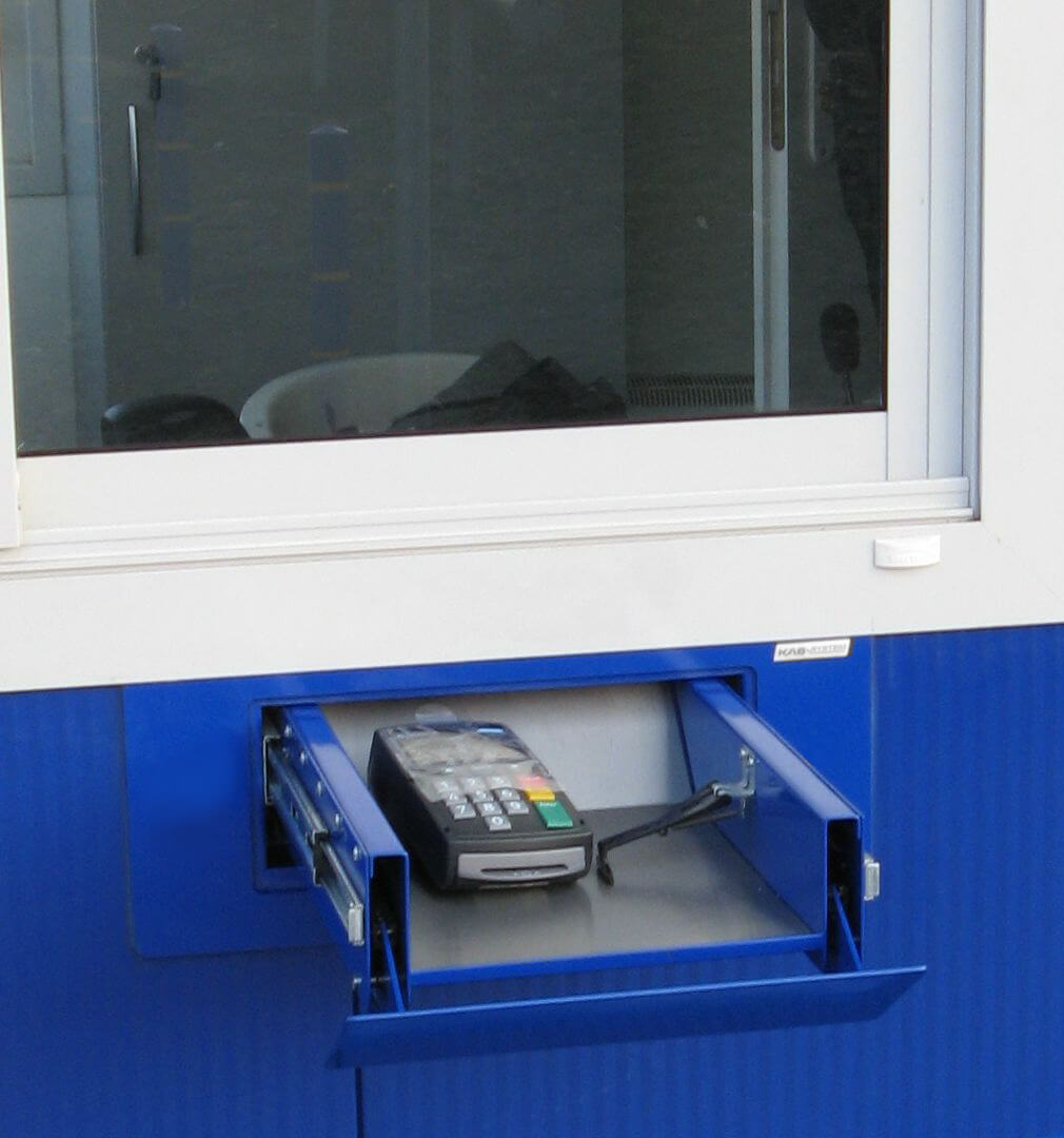 kas-system.pl podajnik szufladowy zamontowany w kontenerze do obsługi kierowców